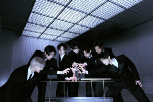 ENHYPHEN members pose for a picture / BELEFT LAB