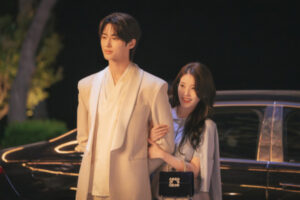 "IU Byeon Woo-seok drama Perfect Crown romantic night scene by car"