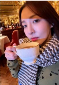 Sandara Park poses in a cafe.