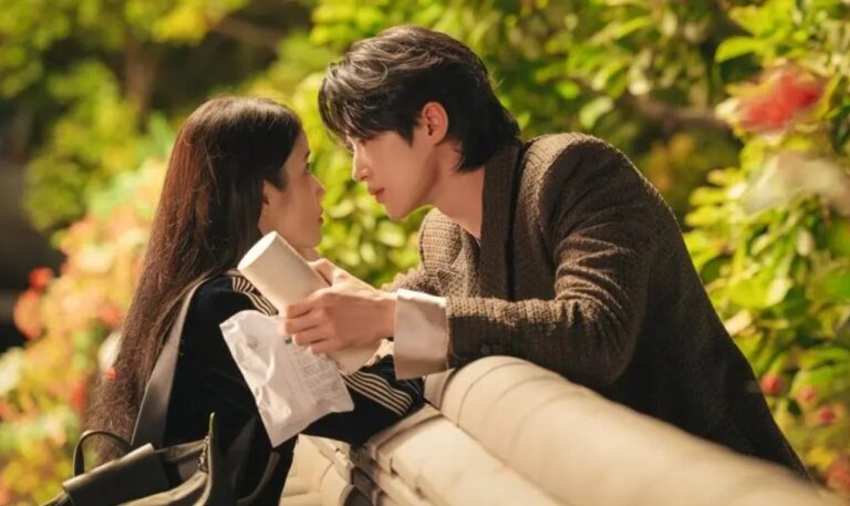 "IU Byeon Woo-seok drama Perfect Crown intense garden interaction scene"