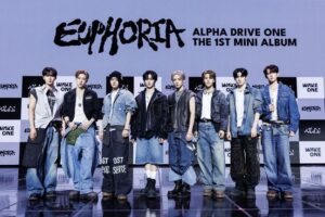 ALPHA DRIVE ONE reacts to fans.