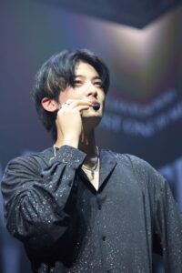 Cha Eun-woo apologizes over the tax evasion scandal.