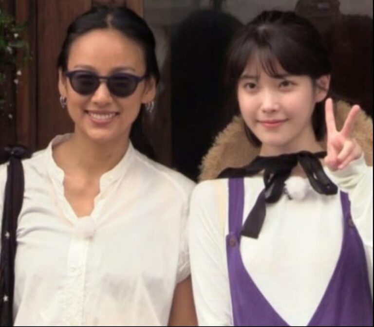 Lee Hyori (left) and IU on JTBC program "Hyori's Homestay"