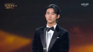 2PM’s Ok Taecyeon appears in the 2025 KBS Drama Awards.