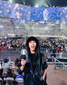 Actress H Ji-won takes a picture during her attendance in BTS' s concert in Goyang on April 9. (Photo / Ha Ji-won Instagram)