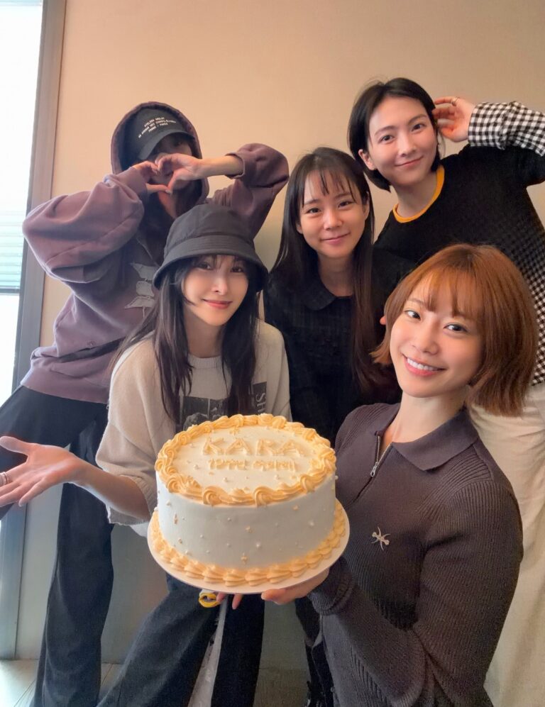 KARA members celebrate their 19th anniversary.