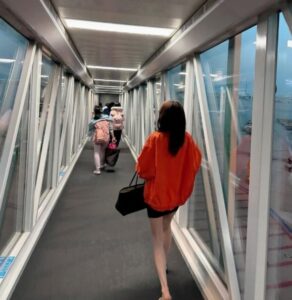 Sandara Park turns heads with her bold airport look and slim silhouette, drawing attention ahead of her upcoming variety show appearance.