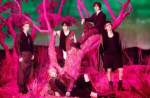 TXT members pose for a photo. (Photo / BigHit Music)