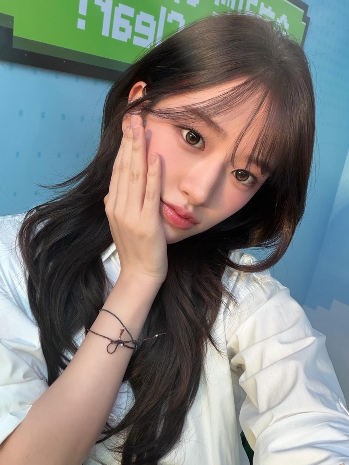 An Yujin captivates with chic styling and effortless charm at the Seoul pop‑up store.