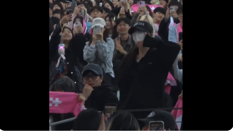 During ILLIT's performance , fans were surprised to spot Moka in the audience. Though she kept a low profile by wearing a hat and mask, she was seen holding a cheering slogan and actively supporting her fellow members.