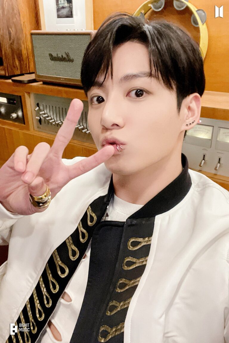 Jungkook shows a V-sign during a photo session.