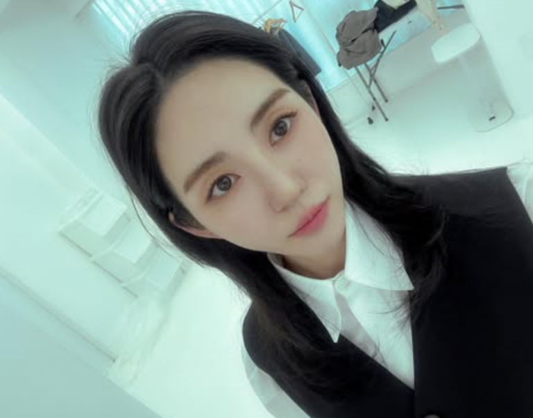 Former AOA member Kwon Mina poses for photoshooting.