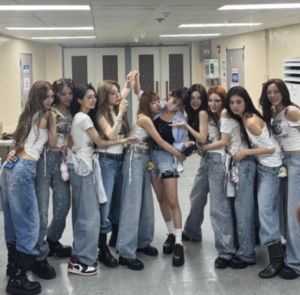 IOI members pose for a photo shoot. 