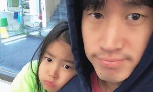 Tablo poses with young Haru resting her head on his shoulder, both looking at the camera in a casual, affectionate snapshot.