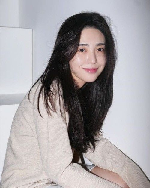 Former AOA member Kwon Mina, who raised allegations over a family financial dispute